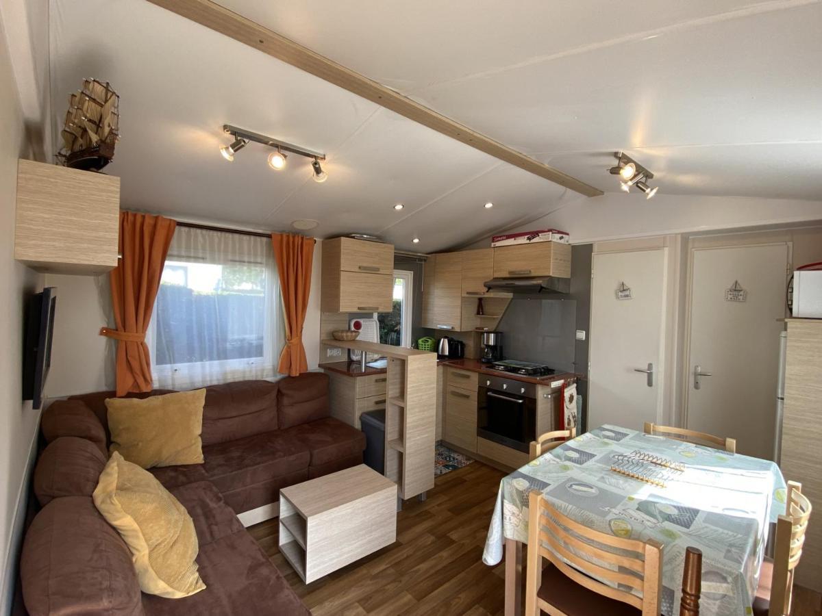 Mobil-Home A Fouras : Proche Plage, 2 Chambres, Tv, Plancha, Parking, Ideal Famille - Fr-1-709-58 Extérieur photo