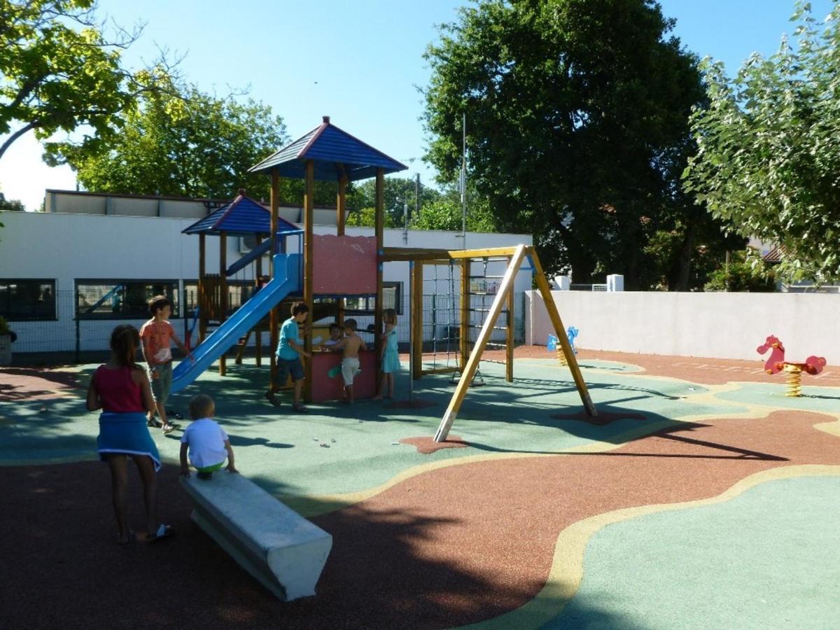 Mobil-Home A Fouras : Proche Plage, 2 Chambres, Tv, Plancha, Parking, Ideal Famille - Fr-1-709-58 Extérieur photo